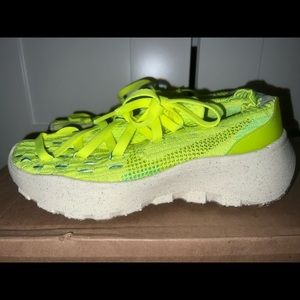 BRAND NEW WOMENS NIKE APACE HIPPIE 04!! SIZE 7!